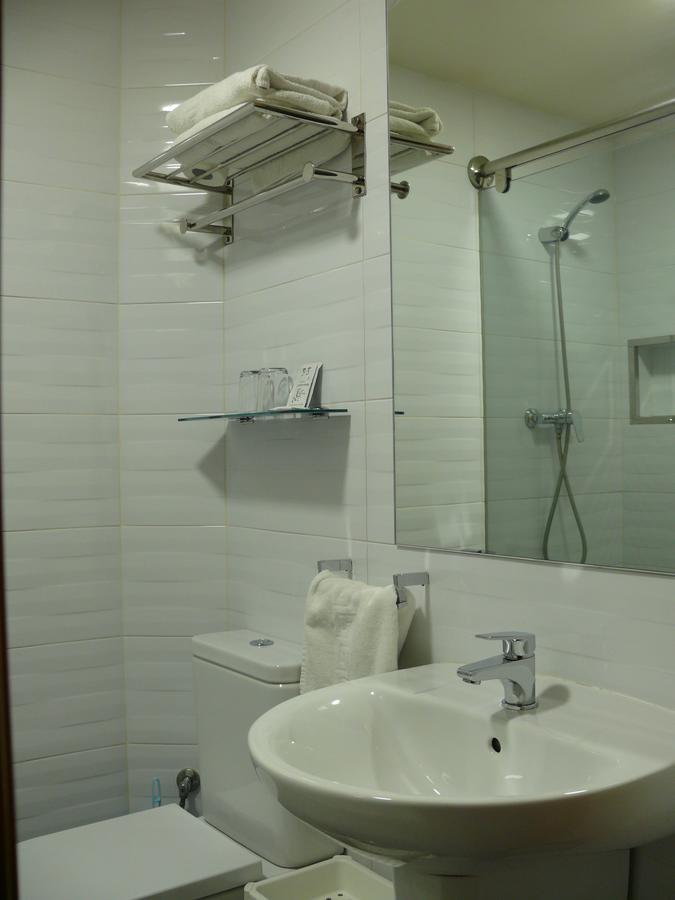 Hostal La Hispanidad Málaga Extérieur photo